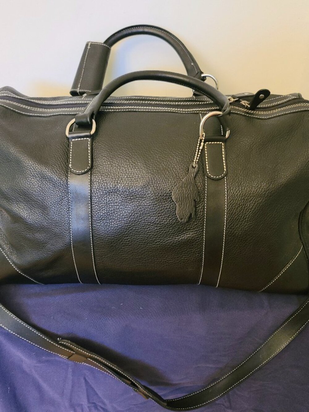AUTHENTIC Roots Canada Genuine Leather Standard Banff Bag Weekender - Black